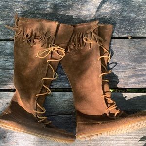 Sz 8 - Like New - Minnetonka Knee-High Lace Fringe Suede Moccasin Boots Women